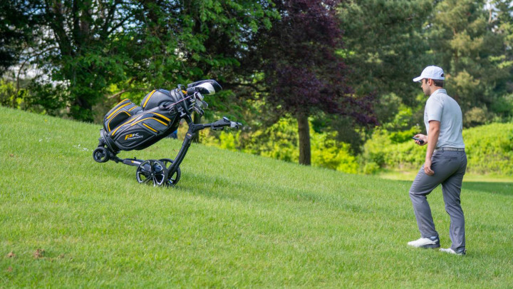 Xe kéo túi gậy golf GPS điều khiển từ xa có màn hình cảm ứng đầu tiên trên thế giới